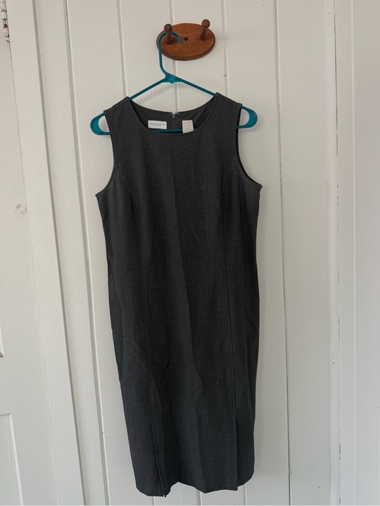 Liz Claiborne Dresses & Skirts - Liz Claiborne Gray Sleeveless Midi Sheath Dress